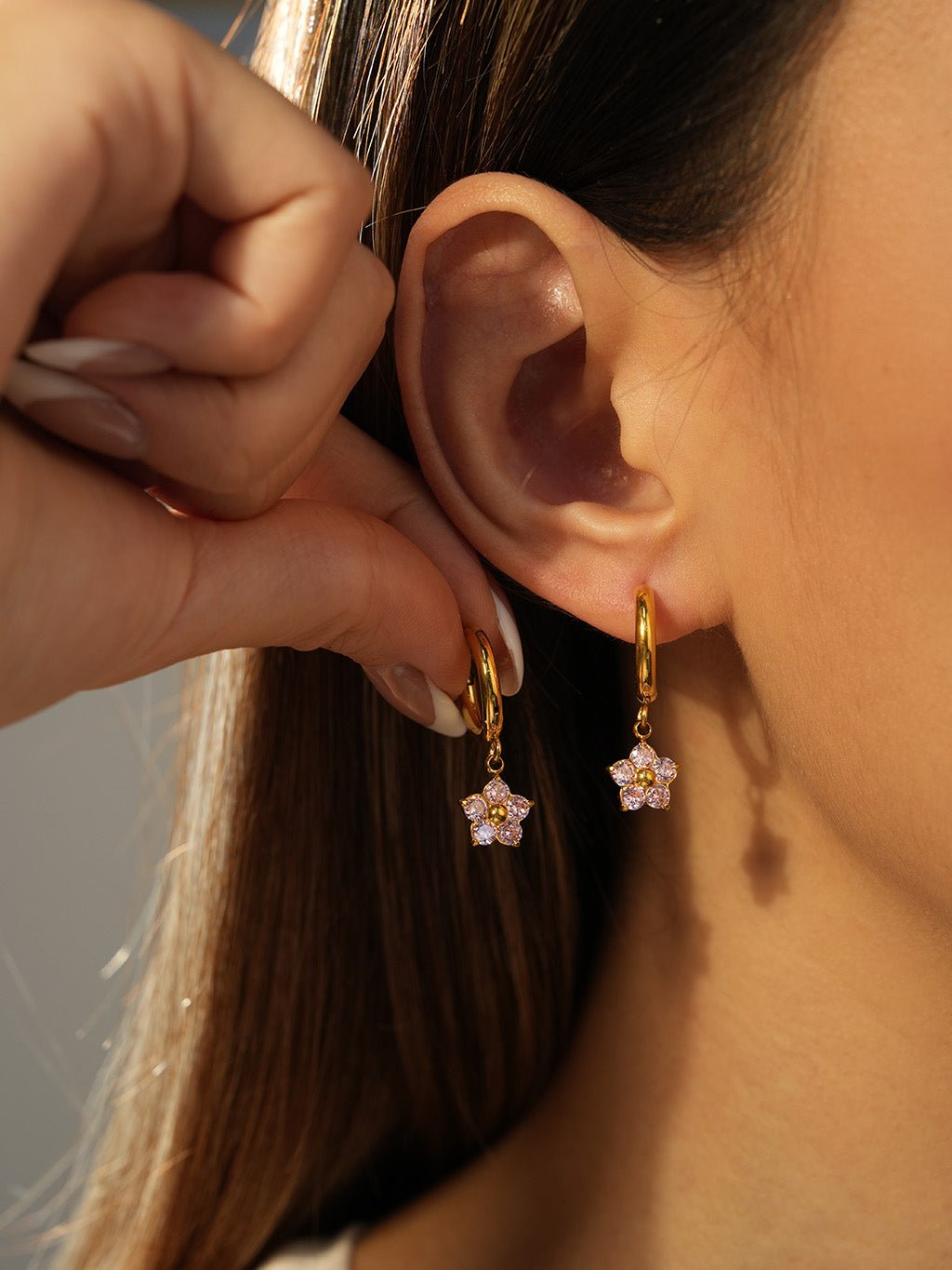 Pink Shining Flower Hoop Ohrringe Gold 10mm - Dorose | Wasserresistent, kein Verfärben