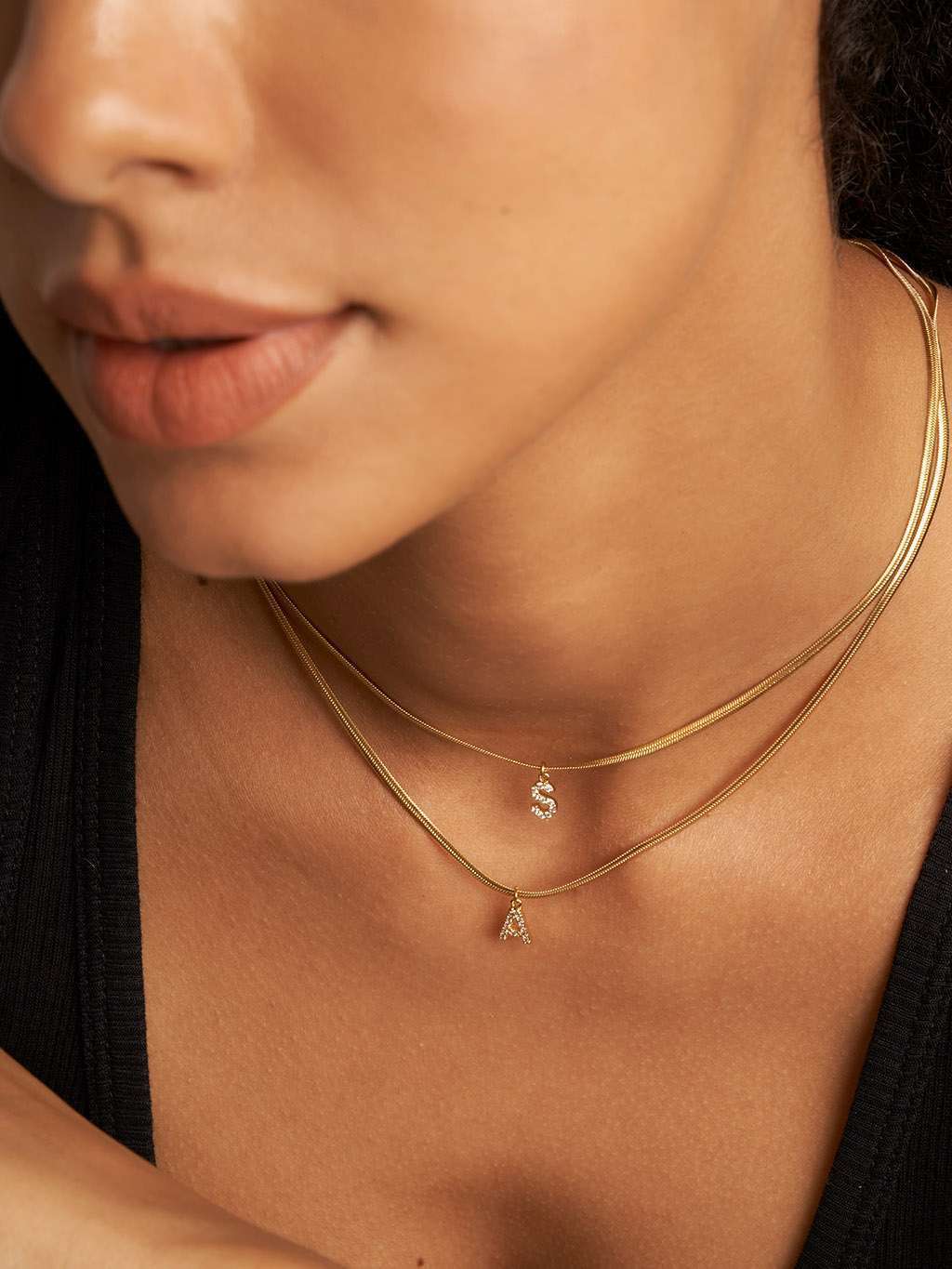 Sparkling Tiny Letter Schlangen Halskette Gold - Dorose | Wasserfester Schmuck, 18K vergoldet