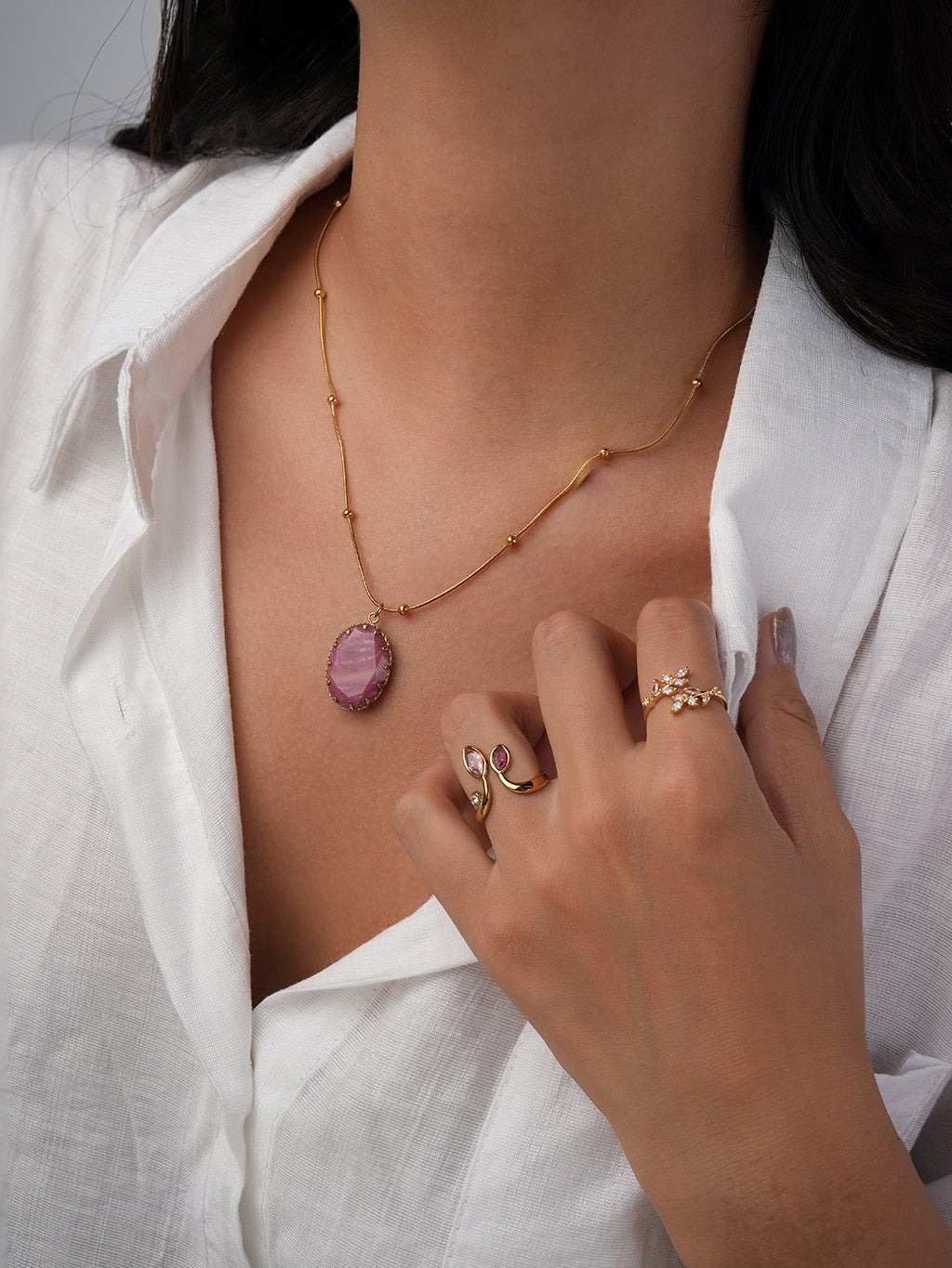 Vergoldeter Anhänger mit ROSA Heilstein - Kette Gold - Dorose | Wasserresistent, kein Verfärben